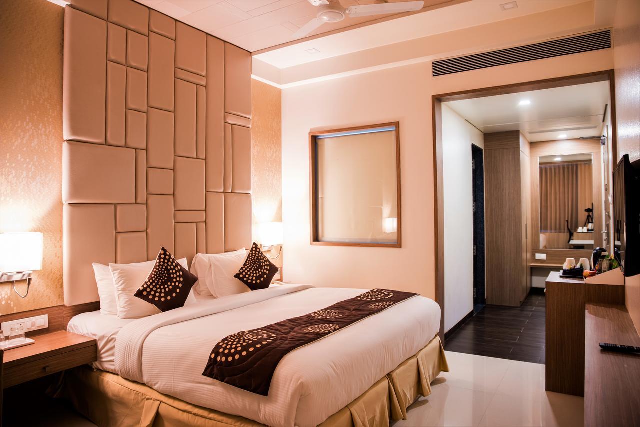 Hotel Grand Rio Nashik Bagian luar foto