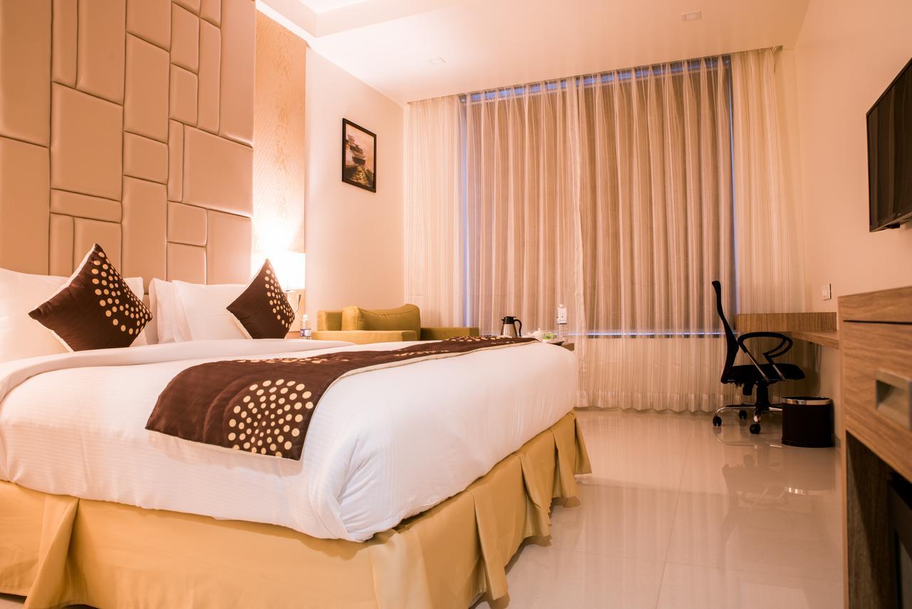 Hotel Grand Rio Nashik Bagian luar foto